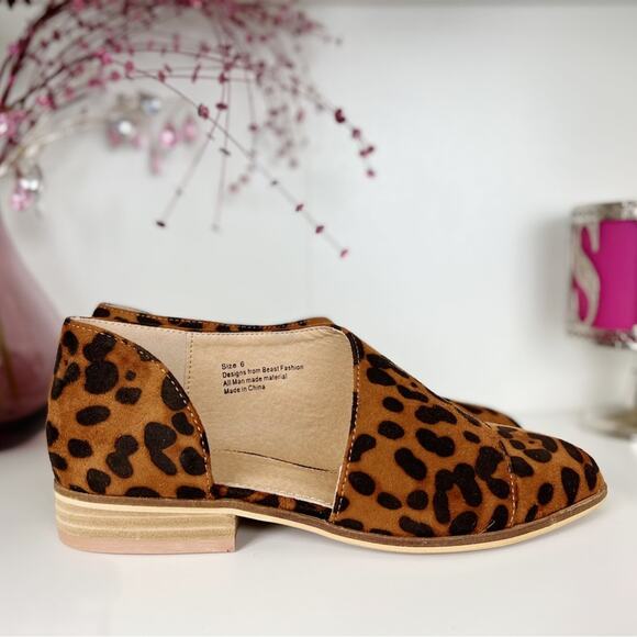Beast Fashion Faux Suede Side Cutout Leopard Print Flats Size 6 - Picture 5 of 12